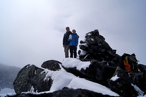 Meg og Sigrid på toppen av Galdebergtinden