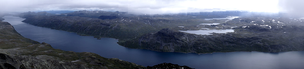 Panorama over Bygdin, tatt fra Galdeberget Sør for. Fikk ikke med hele innsjøen