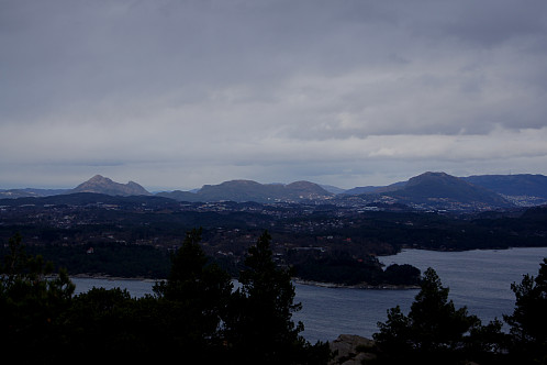 Flott utsikt mot de syv fjell i Bergen fra Veten i Fana