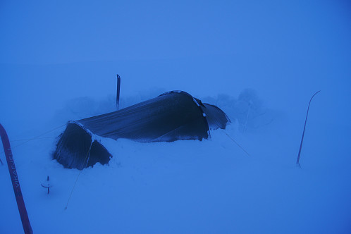 Våknet opp til at vi nesten var snødd ned i teltet