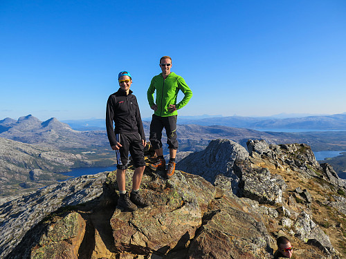 Sven Are, meg og Tage helt nede til høyre, på toppen av Steigtinden