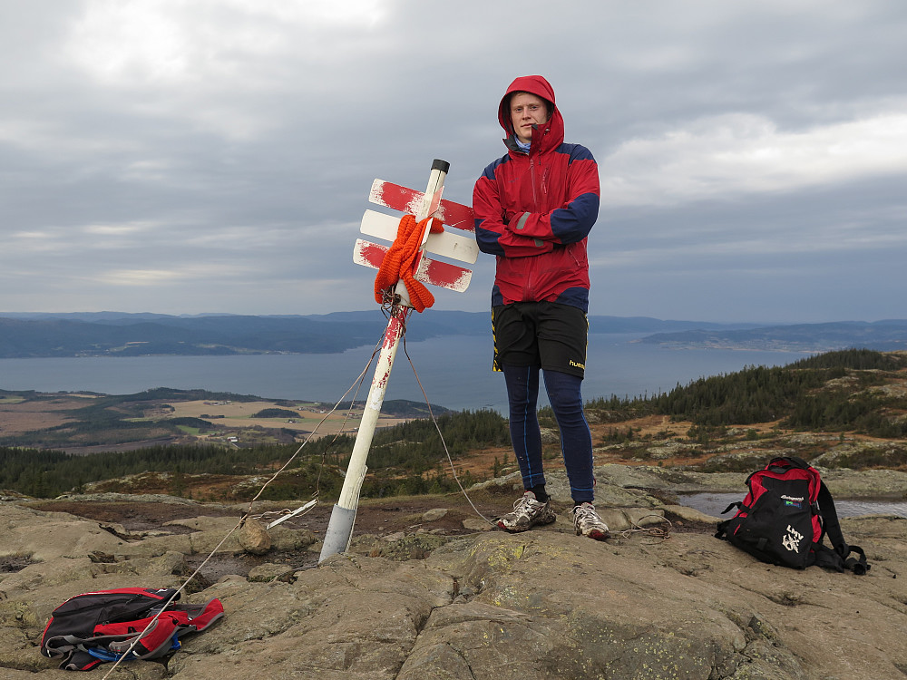 Sigbjørn på toppen av Storheia