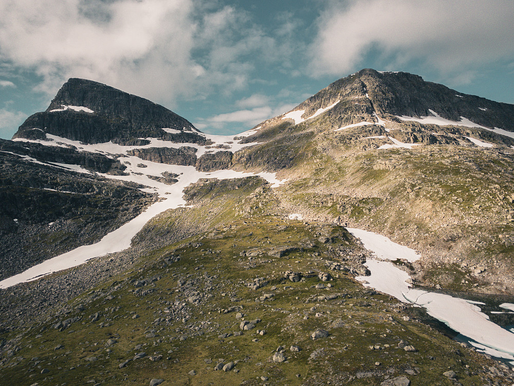 Frå Seterfjellet såg det rimeleg bratt ut for å kome seg opp i skaret mellom Blånebba og Indre Fauskånebba