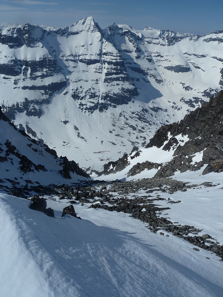 Giklingdalen direkte 2.0! Litt for hissig på grøten, droppa inn i feil renne! Kjørte skiers left for Giklingdalen direkt fra året før! 