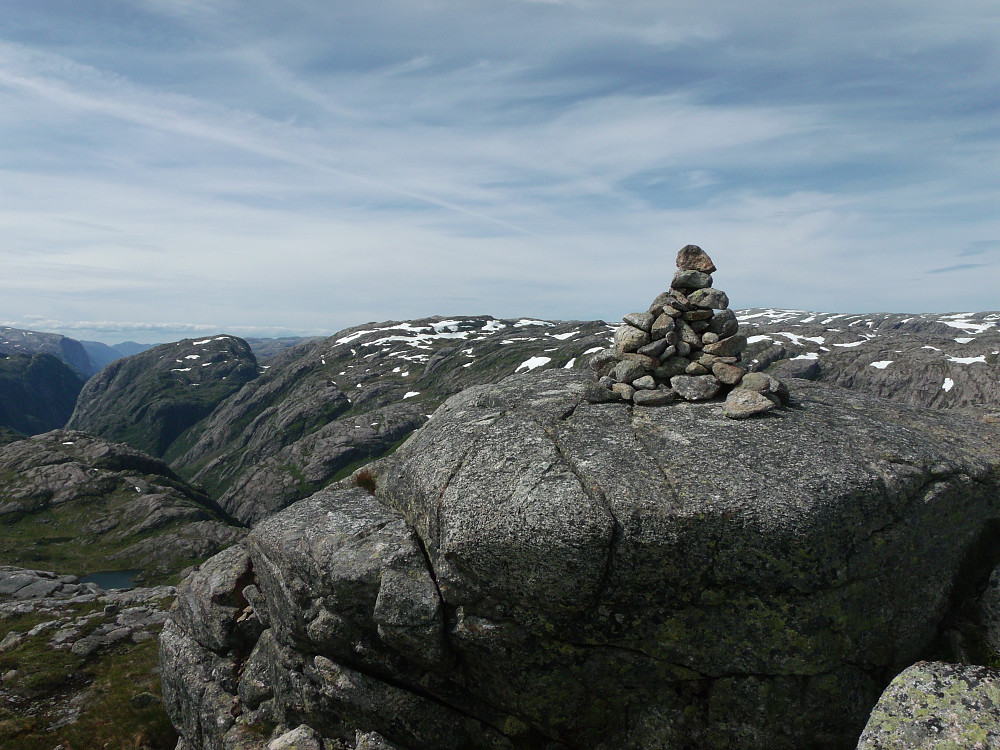 Salomonsknuten. Denne er ikke på PF100 listen men skulle vært med da toppen er litt høyere (1033,1034m)