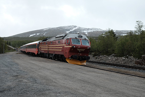 The 15:43 train to Bodø arrives at Lønsdal.  Kjemåfjellet (972m) is in the background.