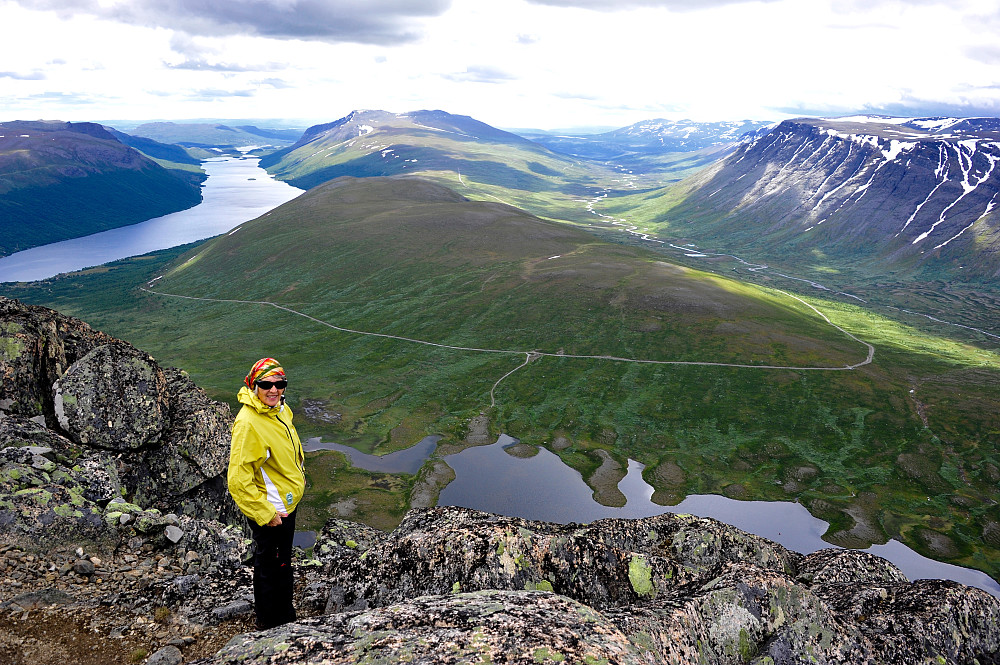 På Grindane med Grindatjernet nedanfor