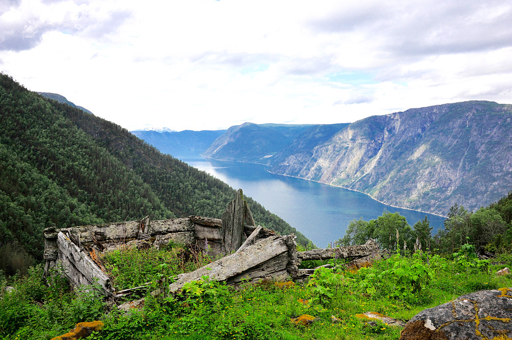 Heimre Årøydalen, gamal støl i Årdal