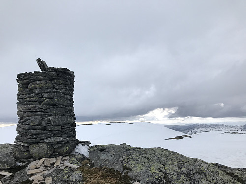 Lett snø på toppen