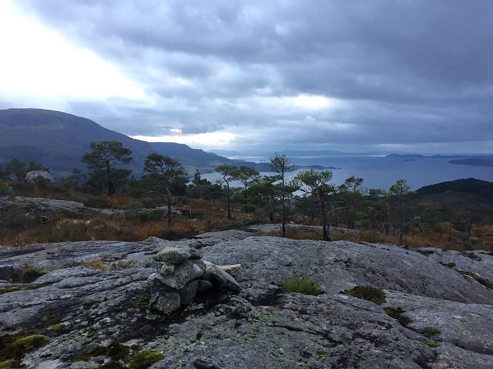 Utsikt mot Bjørnafjorden og Fusa.