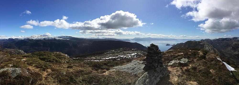 Utsikt fra toppen mot Hardangerfjorden