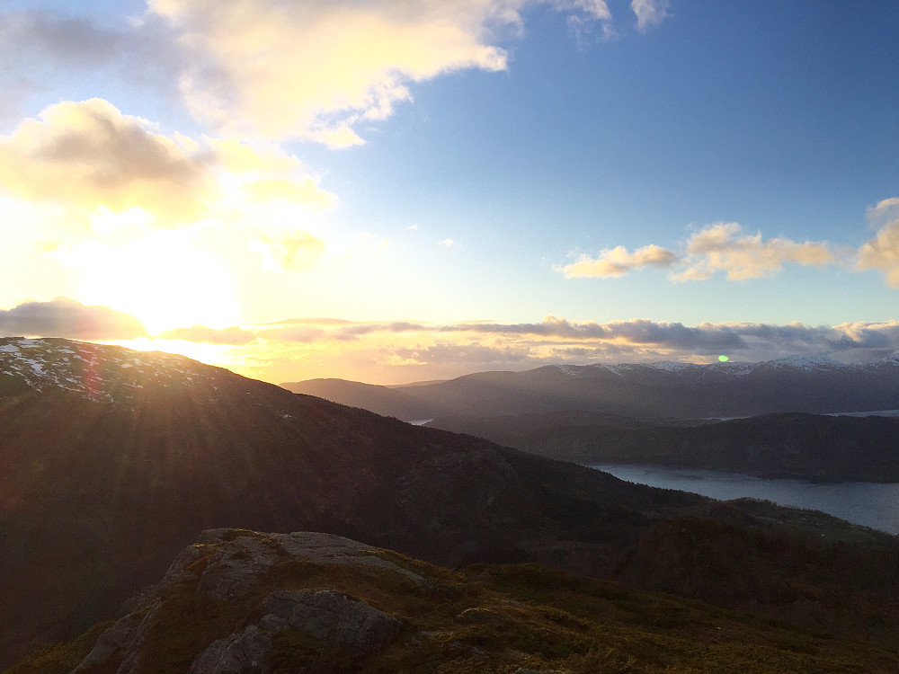 Solnedgang bak Fusafjellet