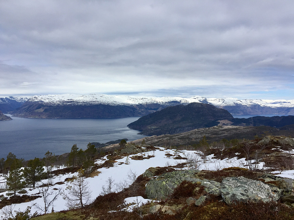 Hardangerfjord 1. Samlen ses godt litt til høyre for midten.