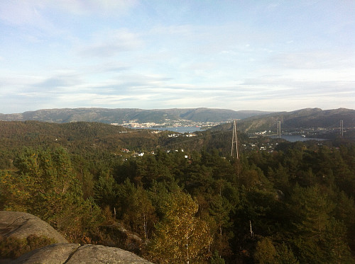 Mobilbilde mot Bergen sentrum fra toppen av Folleseåsen