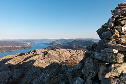 Toppvarden på Gaustadfjellet (som ligger 50 m øst for det høyeste punktet).