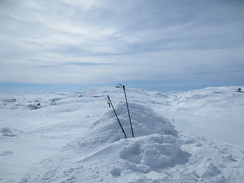 Toppen av Høghellernuten, 1507 moh. Et vindfullt sted.
