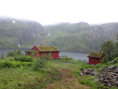 Endelig fremme på Storavassbu etter 6t 40 minutter på tur, hvor nesten fem timer i tett tåke.