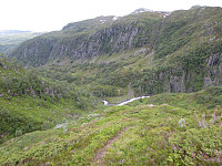 Bratt ned fra Røssedalen, men stien var merket og grei å følge.