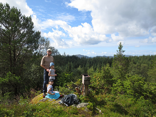 Toppen av Elsåsfjellet, 244 moh, en flott lørdag i august.