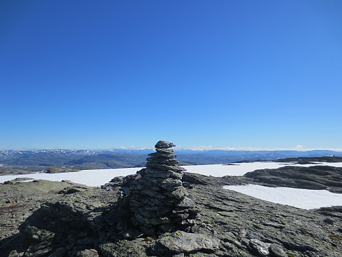 Toppen av Træshødi, 1684 moh. Utsikt vest.