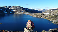 Utsikt mot Kvanntjørn og Kvanntjørnsbu.