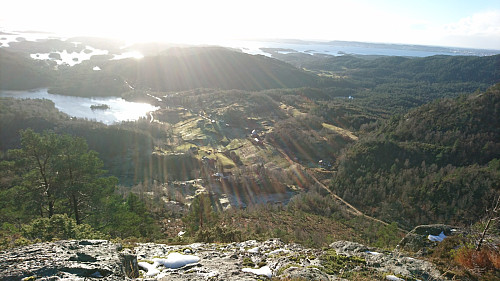Flott utsikt mot sør og ned mot Rambjørg.