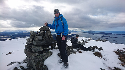 Undertegnede på sin første fjelltopp i Møre og Romsdal (På tide!!)