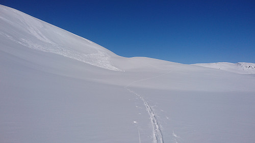 Det kan gå ras også oppe på Hardangervidda. Akkurat her var det forresten helt vindstille og vårlig.