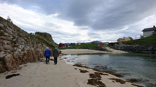 Flere flotte strender på øya.