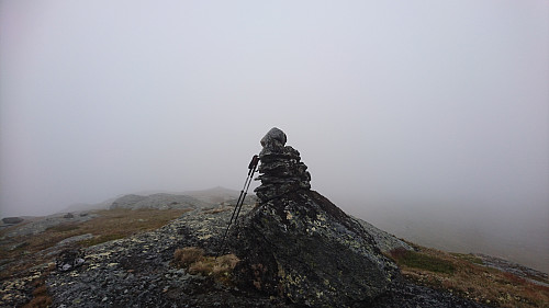 Toppen av Sledalsrusti, 1496 moh. Ikke skyfritt nå, nei.