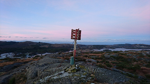 Toppen av Storås, 137 moh. Småsurt denne morgenen i november.
