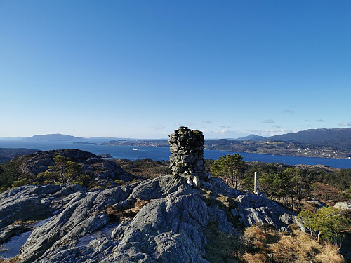 Toppen av Høgafjellet på Huglo, 218 moh.