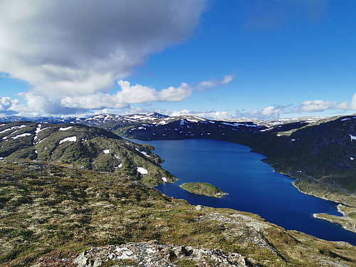 Utsikt ned mot Askjelldalsvatnet.
