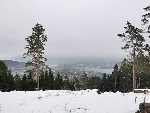 Utsikt mot Husnes fra toppen. 