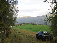 Ikke særlig tilrettelagt med parkering, så jeg satte fra meg bilen så langt ute til siden som mulig.