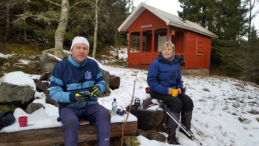 Takk til hytteier for lån av benkene til rasten under Elgkollen!