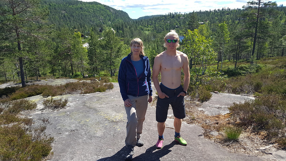 Ann Kristin og Sondre synes stien er bra!