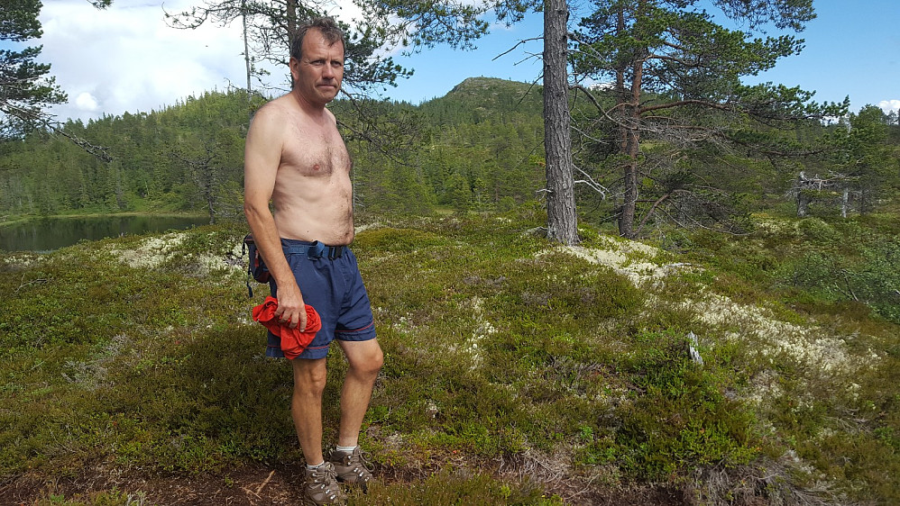 Noen tørre partier var det, særlig på traktorveien i starten og siste bit mot toppen som vi ser bak.