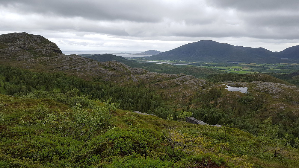 Torghatten lengst bak.
