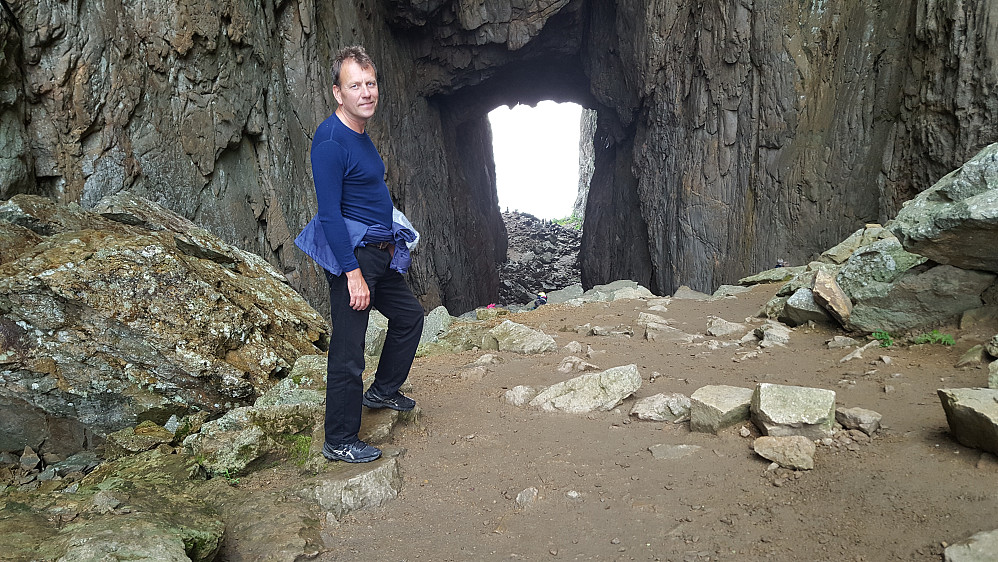 Hullet i Torghatten