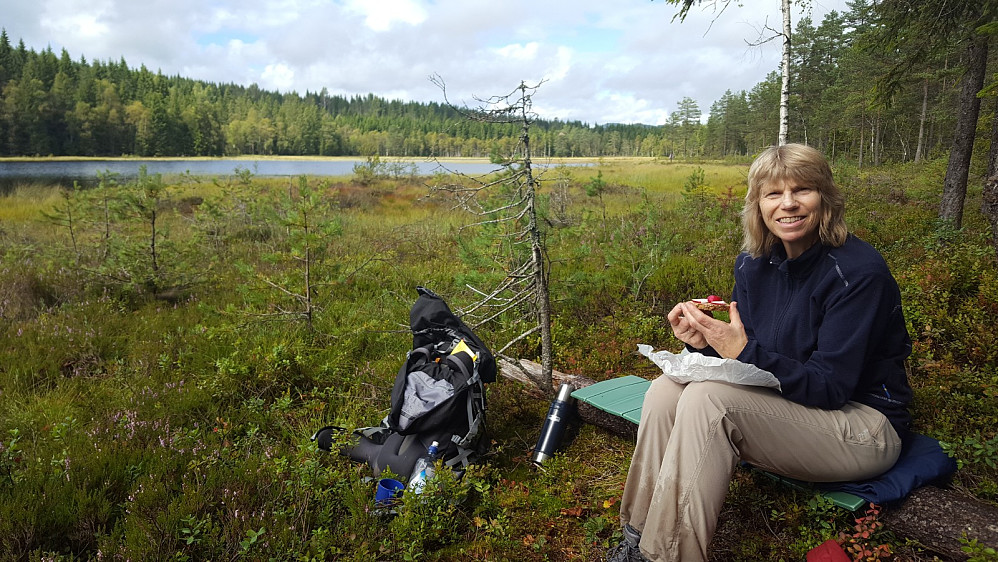 Vi rastet nær Blekkevann. Dessverre bare myrpartier langs vannkanten.