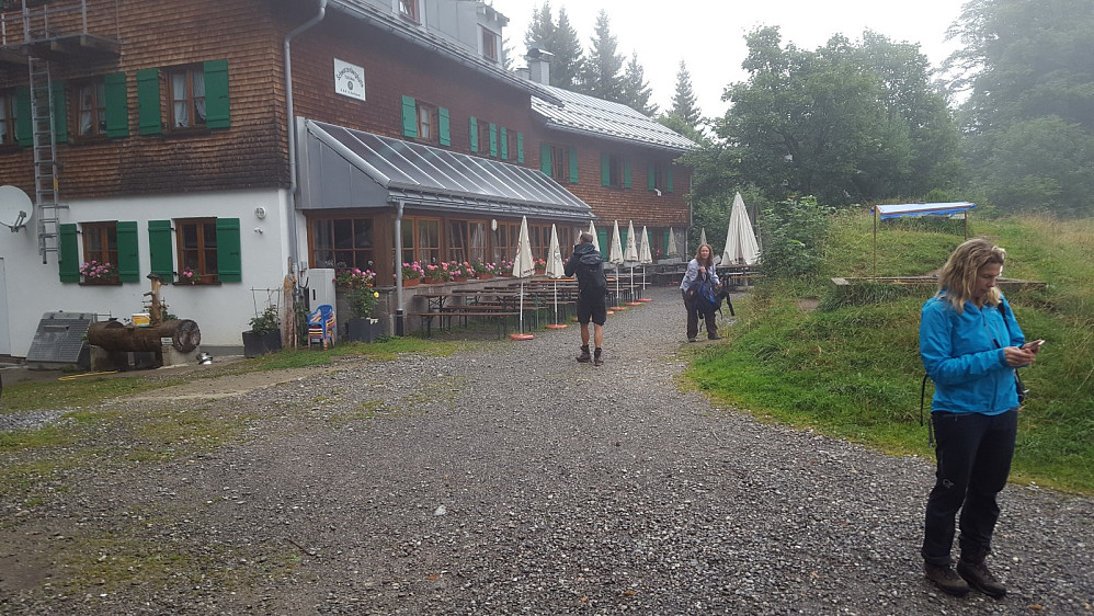 Vi tok lunsj på den koselige Schwartzenberghütte