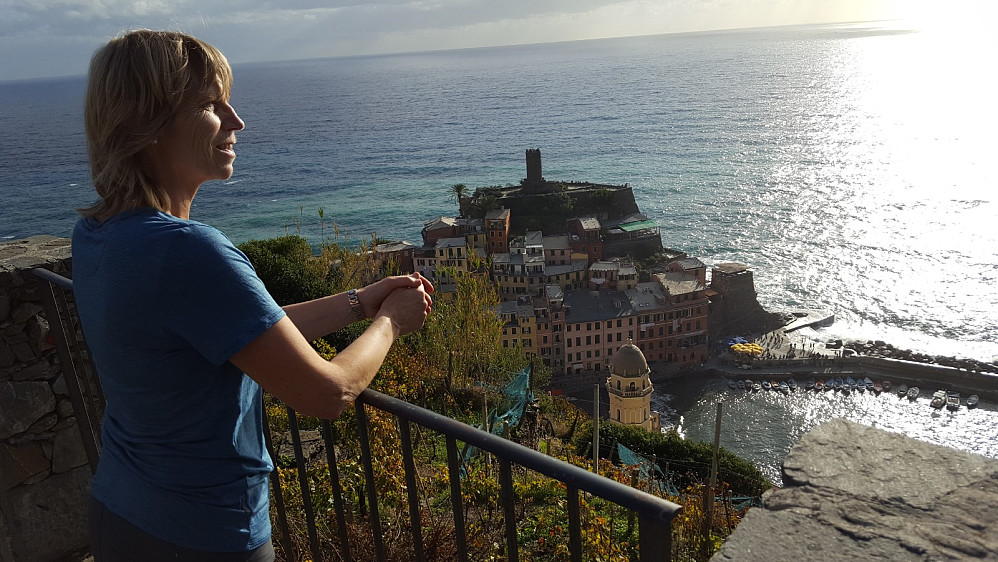 Litt oppe i bakkene fikk vi utsikt mot Vernazza