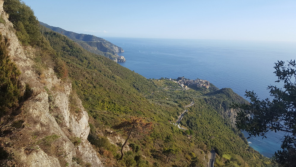 Utsikt fra San Bernadino mot Corniglia.