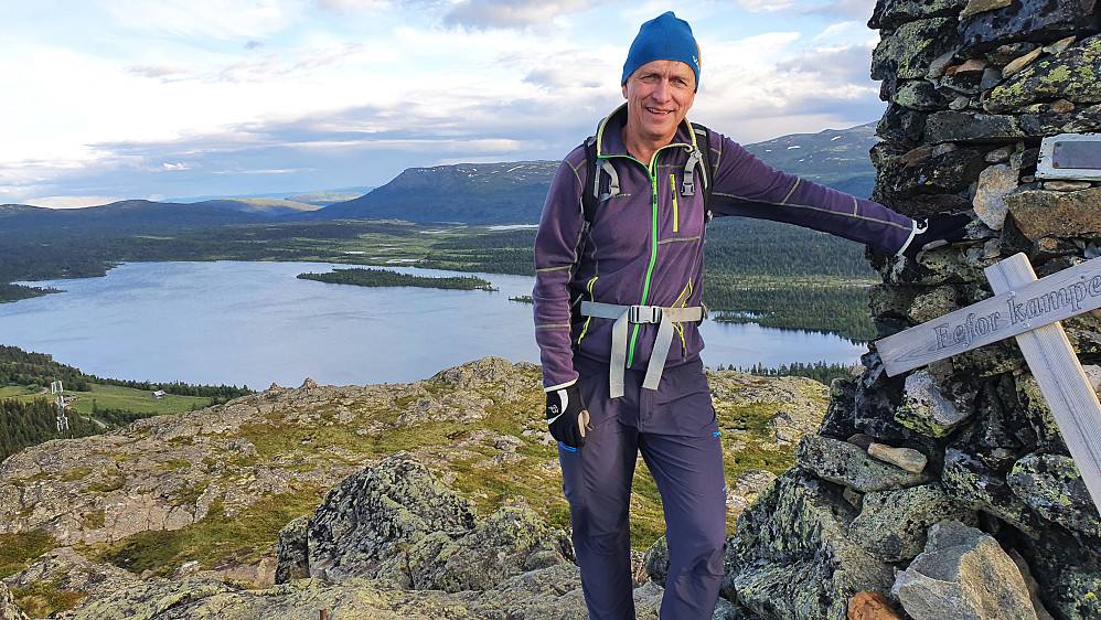 Flott utsikt fra toppen! Ser mot Feforvannet.