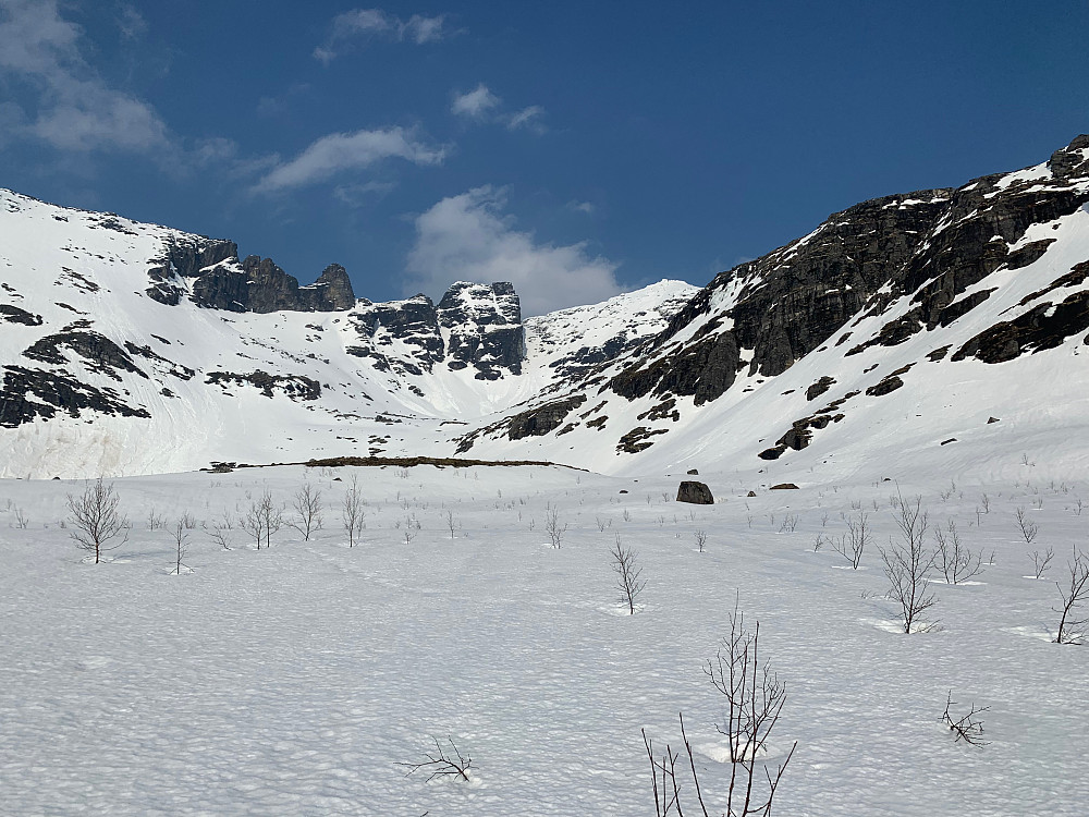 First sights on the summit. Here we traversed to the right 