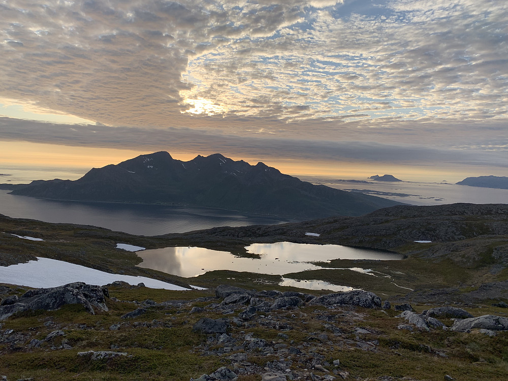 Beautiful light looking over to Vengsøya