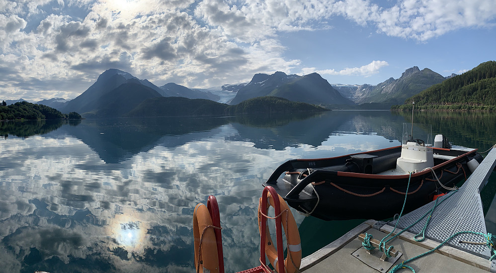 Waiting for the boat - it's gonna be a beautiful day!