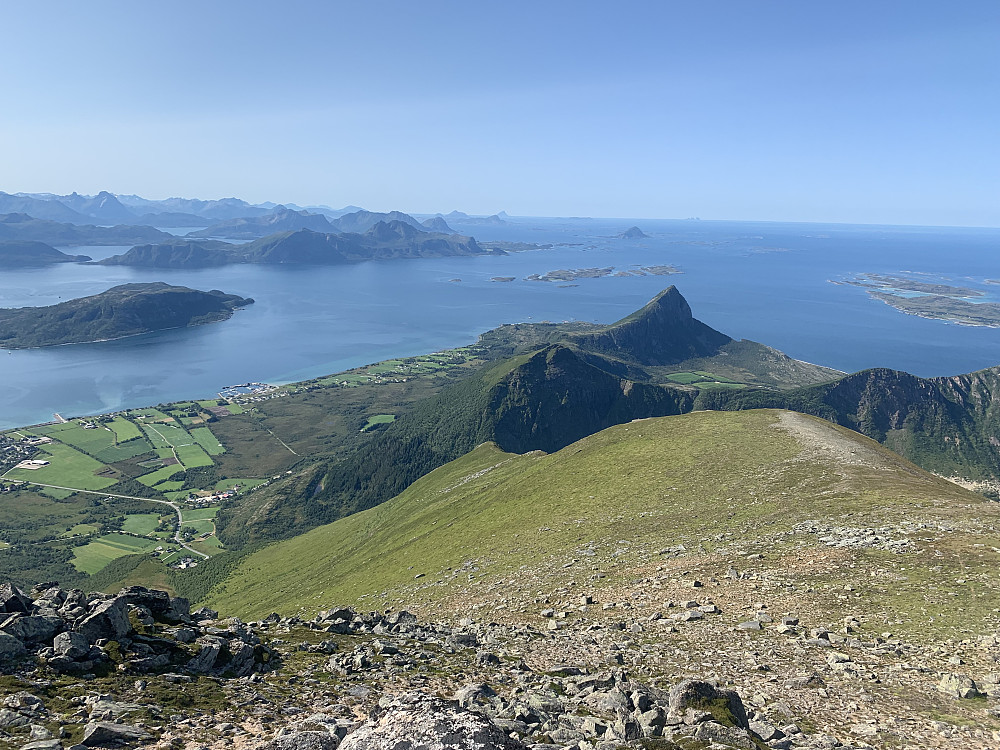 Trail down the ridge seen from the top
