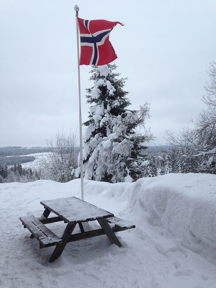 På Solbakken var flagget heist i dag
